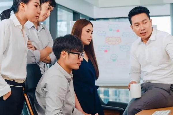 Biểu tượng ảo tưởng kiểm soát, minh họa niềm tin sai lầm rằng có thể ảnh hưởng đến kết quả ngẫu nhiên của trò chơi xn88.